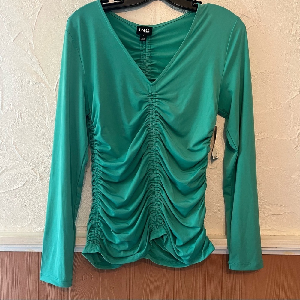 INC International Concepts Women's Green Ruched V-neck Top Size Medium NWT